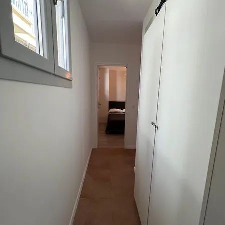 La Cour Du Centre Apartment *