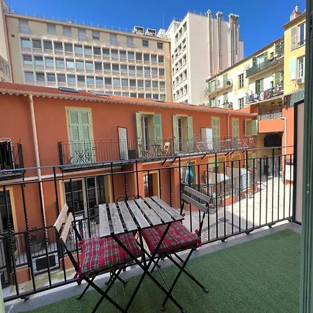 La Cour Du Centre Apartment *