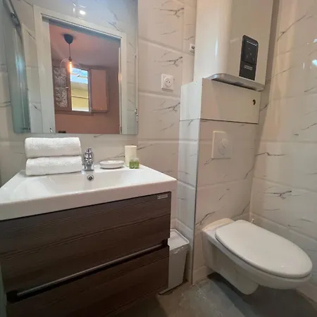 La Cour Du Centre Apartment